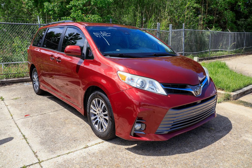 2020 Toyota Sienna XLE V6 7-Passenger Access Seat FWD's photo