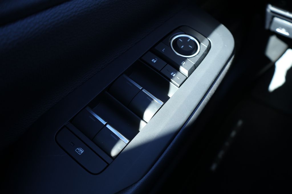 2026 Toyota Prius Plug-in Hybrid XSE Premium - Photo 14