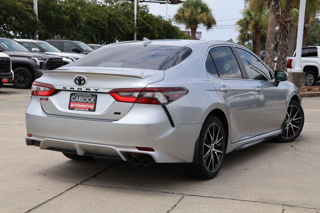 2022 Toyota Camry SE photo 2