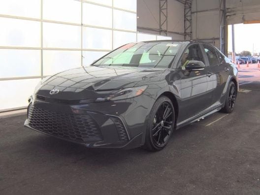 2025 Toyota Camry SE Hybrid's photo