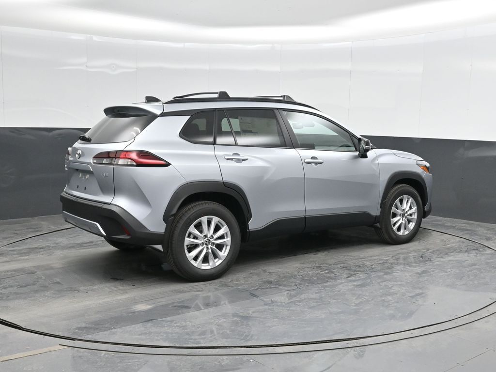 2026 Toyota Corolla Cross LE photo 2