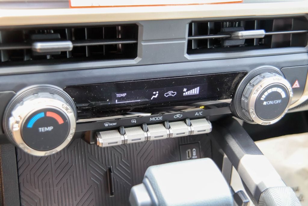 2026 Toyota Tacoma SR5 - Photo 12