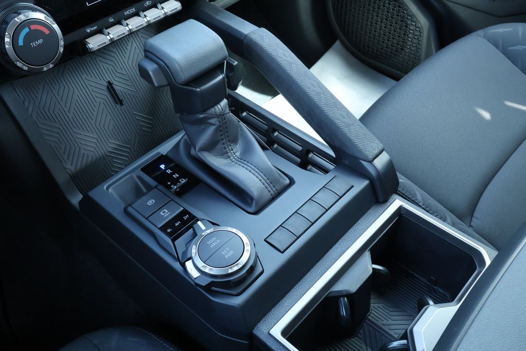 2025 Toyota Tacoma SR5 - Photo 13