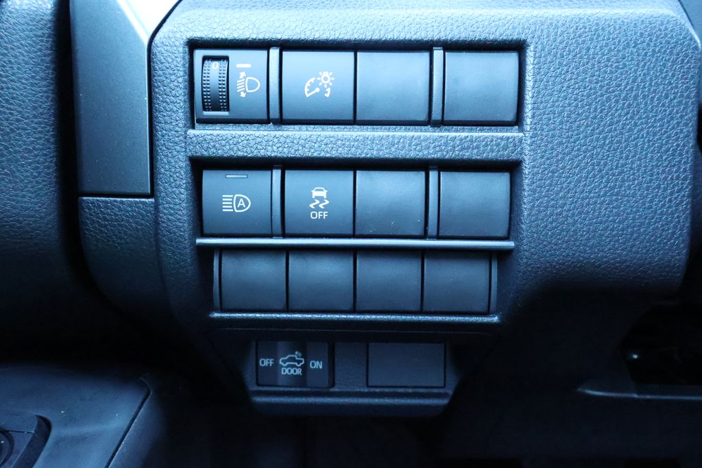 2025 Toyota Tacoma SR5 - Photo 15