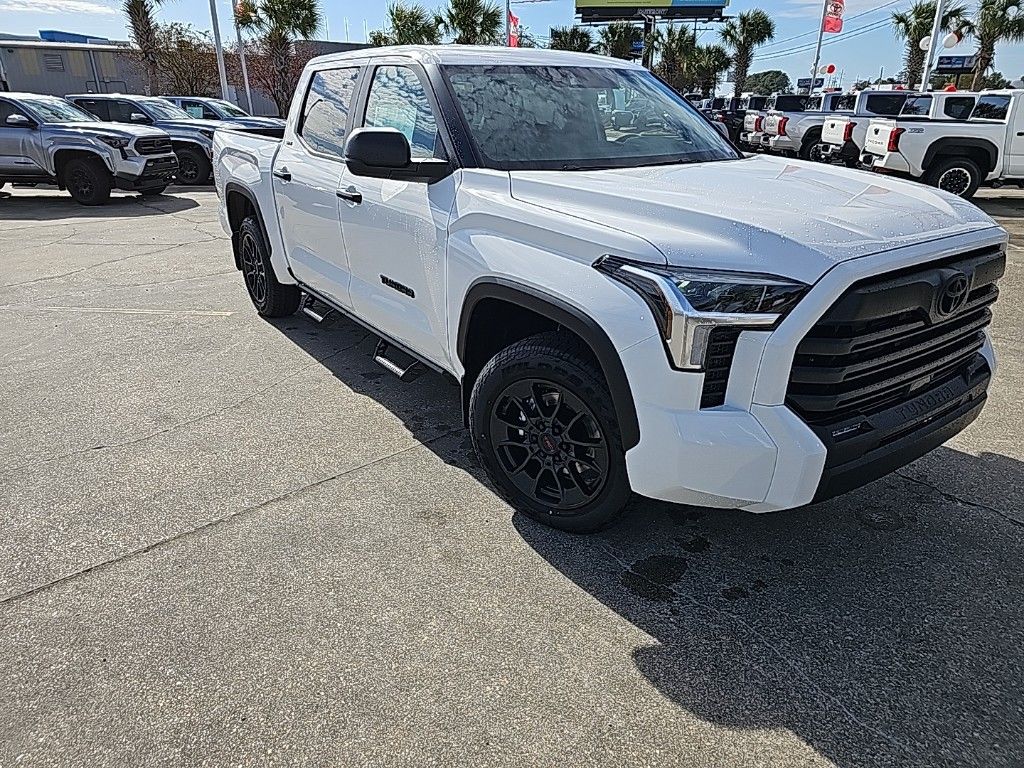 2025 Toyota Tundra SR5 - Photo 7