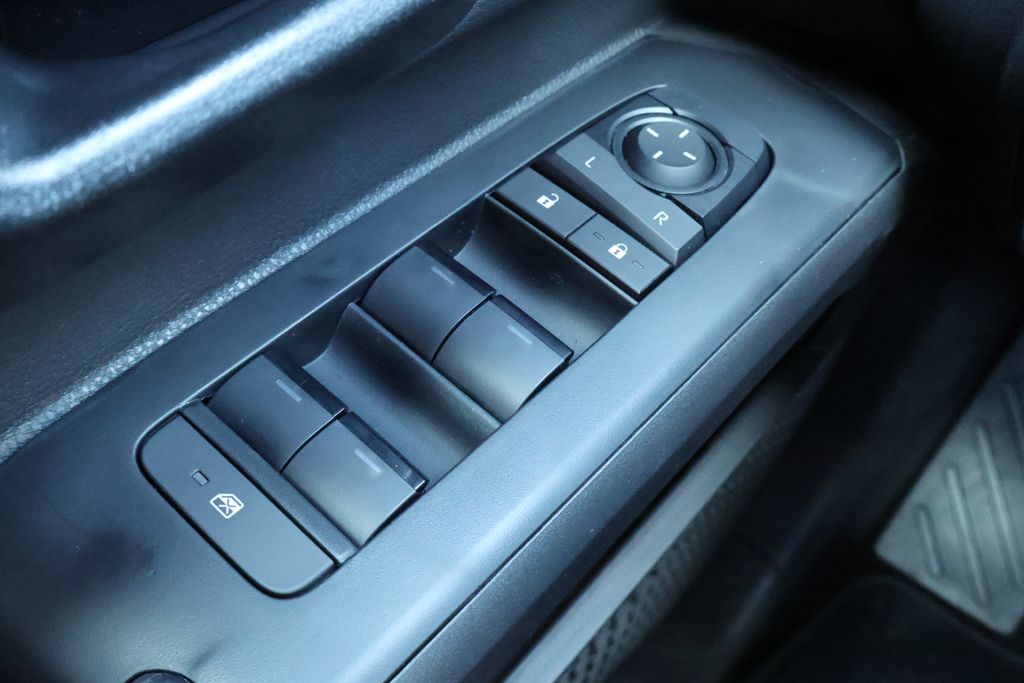 2025 Toyota Tacoma SR5 - Photo 14