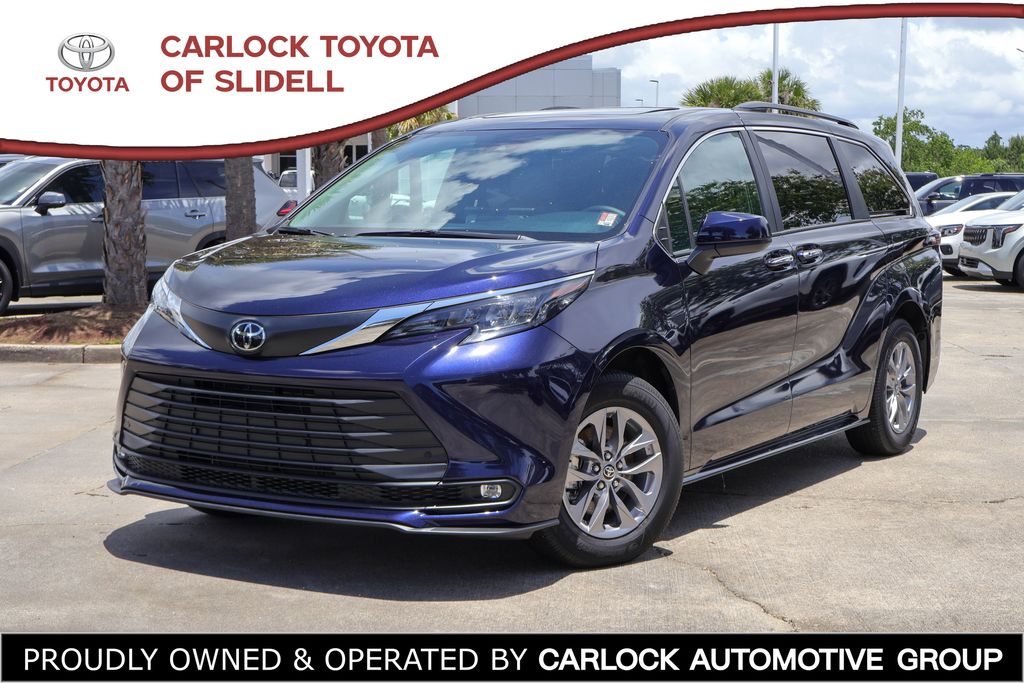 2026 Toyota Sienna XLE 8-Passenger Hybrid FWD's photo