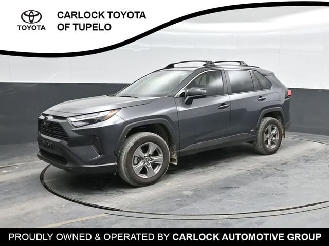 2025 Toyota RAV4 LE's photo