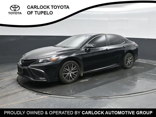 2022 Toyota Camry SE's photo