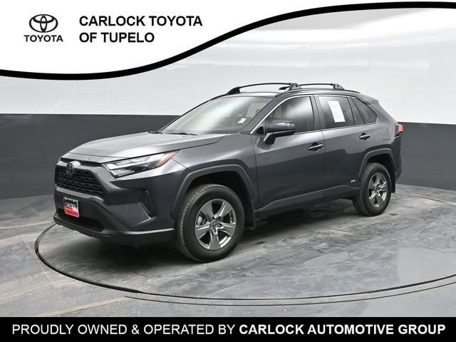 2025 Toyota RAV4 LE's photo