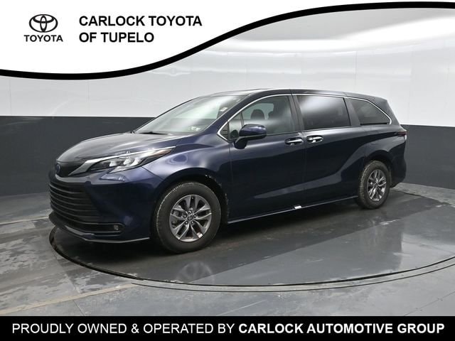 2025 Toyota Sienna XLE's photo