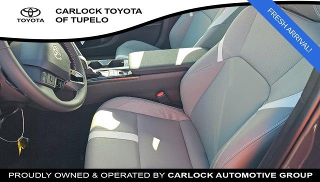 2025 Toyota Camry SE - Photo 9