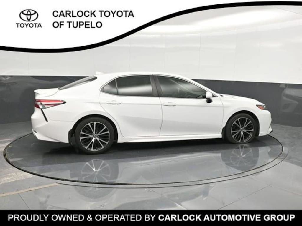 Used 2020 Toyota Camry SE Sedan