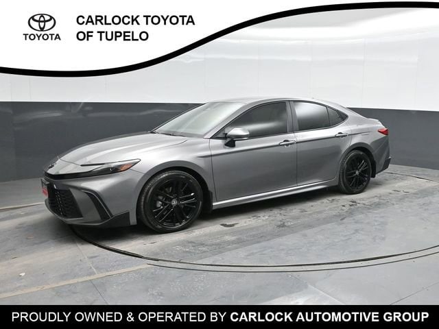 2025 Toyota Camry SE's photo