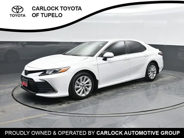 2023 Toyota Camry LE's photo