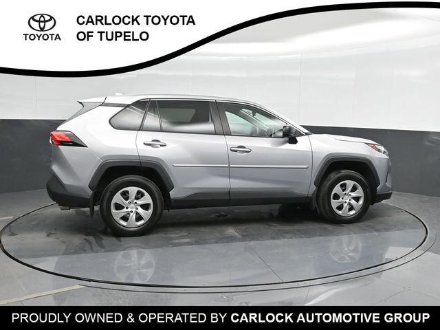 2023 Toyota RAV4 LE photo 3