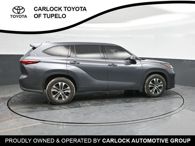 2021 Toyota Highlander XLE photo 2