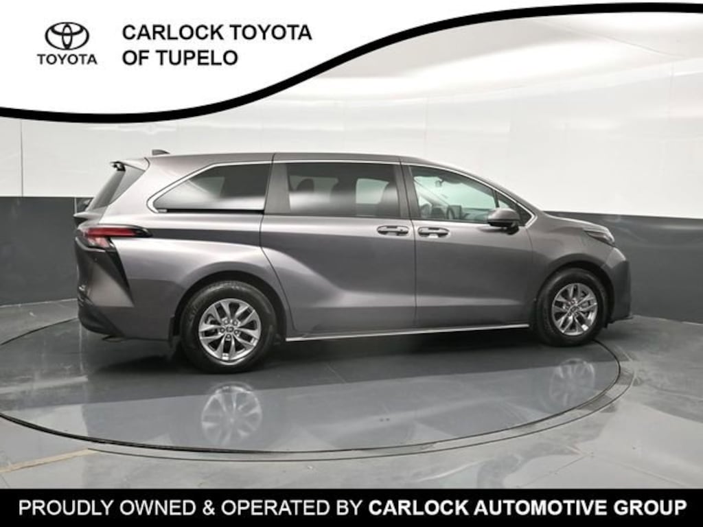 Used 2022 Toyota Sienna LE 8 Passenger Van Passenger Van