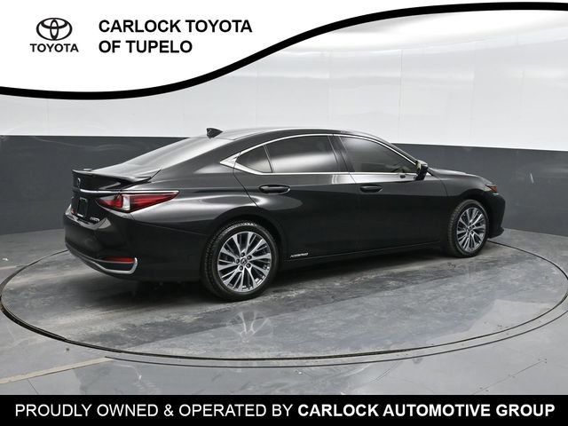 2021 Lexus ES 300h photo 2