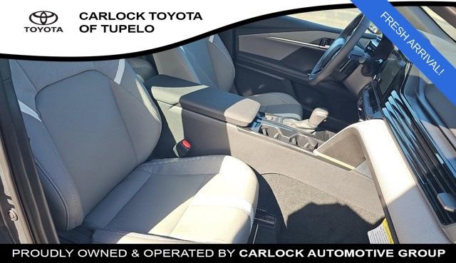 2025 Toyota Camry SE - Photo 10