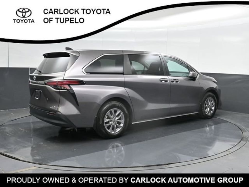 Used 2022 Toyota Sienna LE 8 Passenger Van Passenger Van