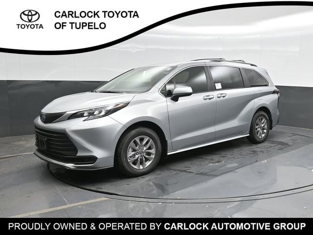 2025 Toyota Sienna LE's photo