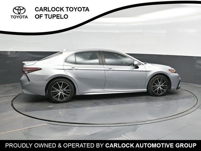 2022 Toyota Camry SE photo 3