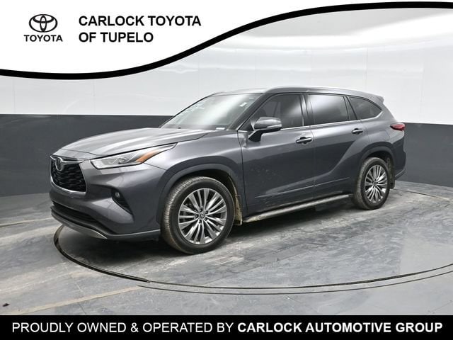 2022 Toyota Highlander Platinum's photo