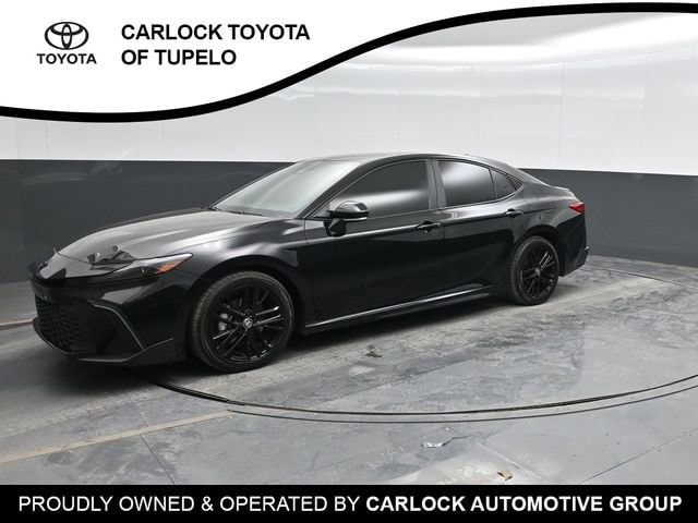 2025 Toyota Camry SE's photo