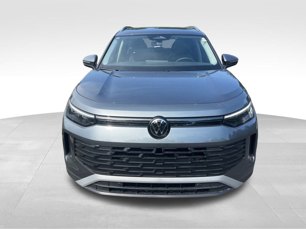 2025 Volkswagen Tiguan SE photo 2