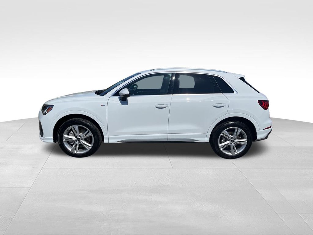 2024 Audi Q3 45 TFSI S line Premium photo 3