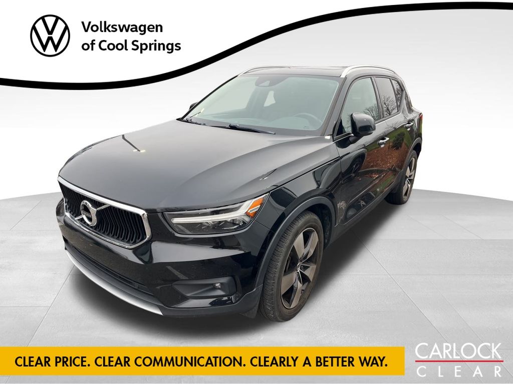 2021 Volvo XC40 Momentum's photo