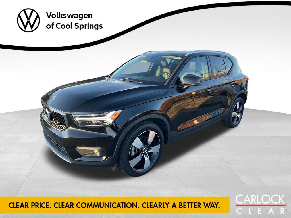 2021 Volvo XC40 Momentum's photo