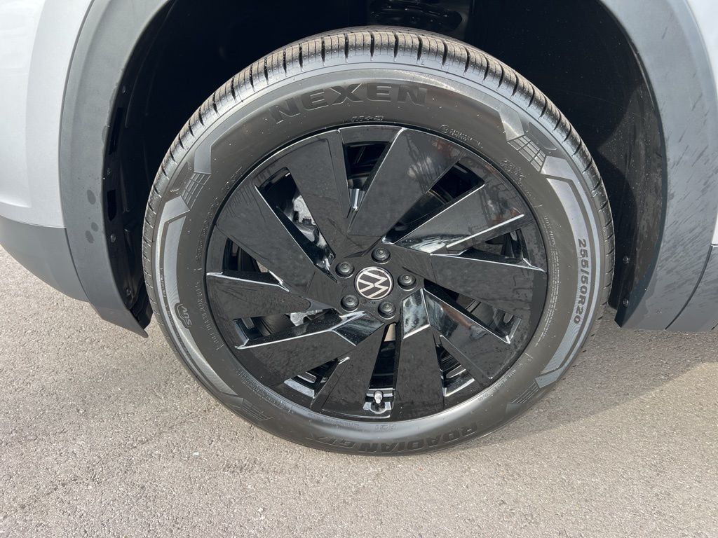 2026 Volkswagen Atlas Cross Sport SE w/Tech - Photo 7