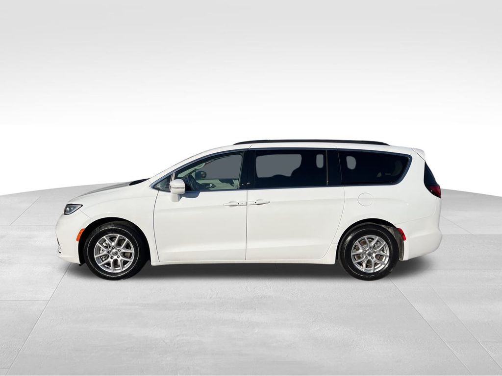 2022 Chrysler Pacifica Touring L photo 2