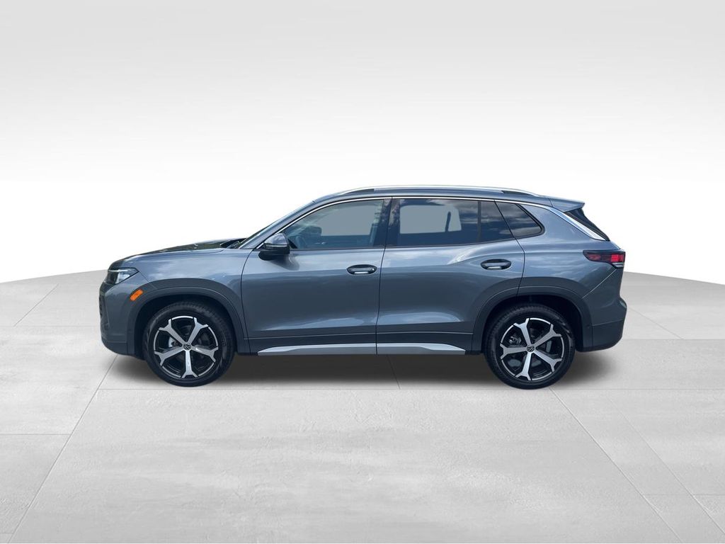 2025 Volkswagen Tiguan SE photo 3