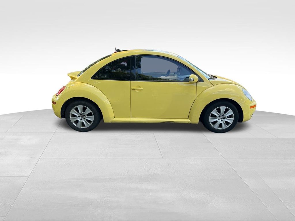 2009 Volkswagen Beetle 2.5L photo 3