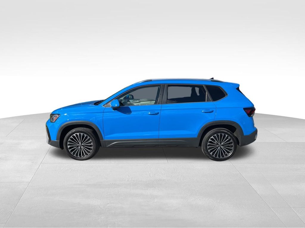2025 Volkswagen Taos SE photo 3