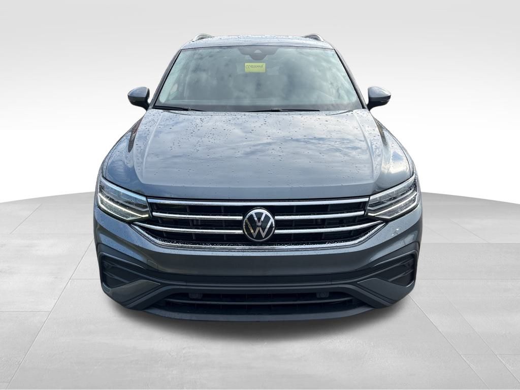 2023 Volkswagen Tiguan SE photo 2
