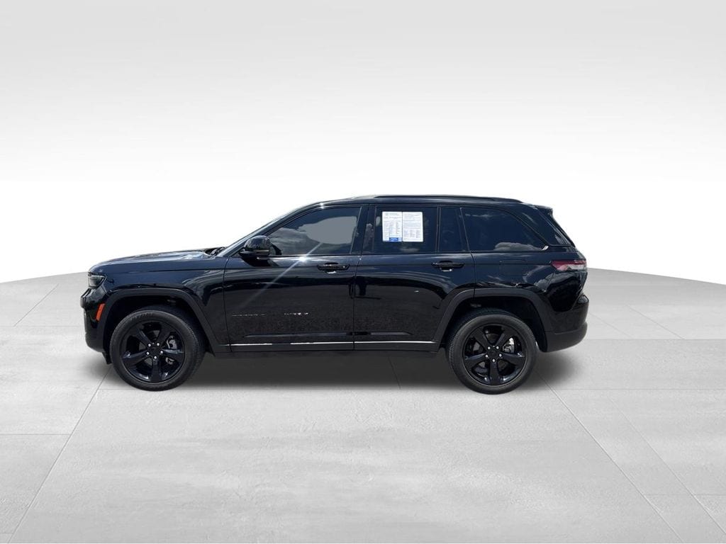 Used 2023 Jeep Grand Cherokee Laredo SUV