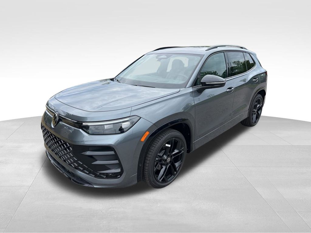 2026 Volkswagen Tiguan 2.0T SE R-Line Black's photo