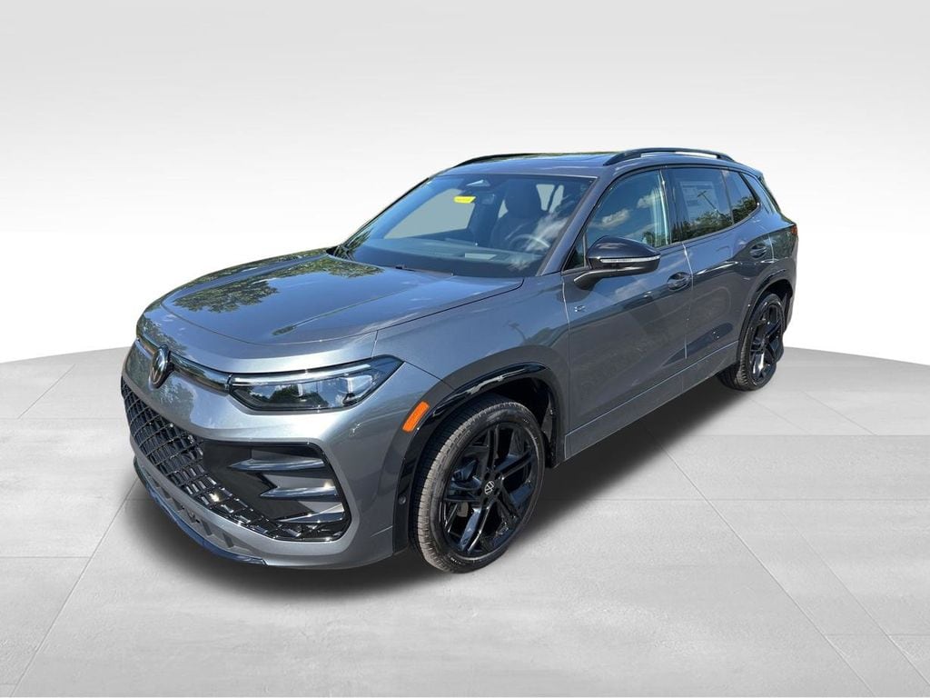 2026 Volkswagen Tiguan 2.0T SE R-Line Black's photo