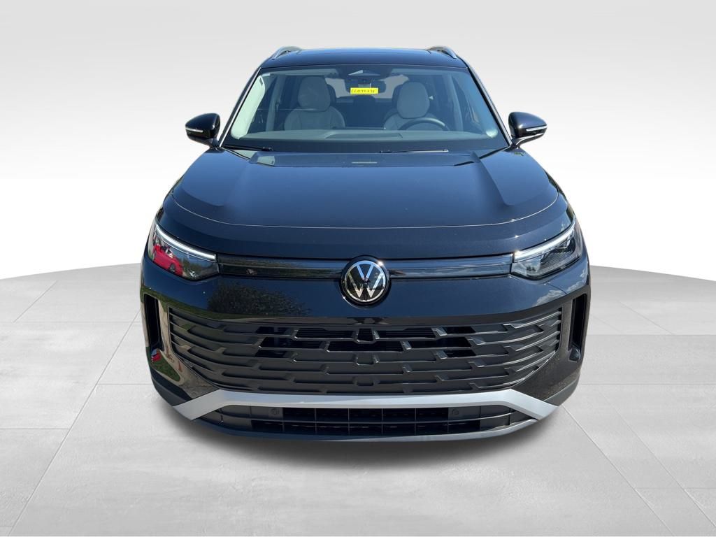 2025 Volkswagen Tiguan SE photo 2