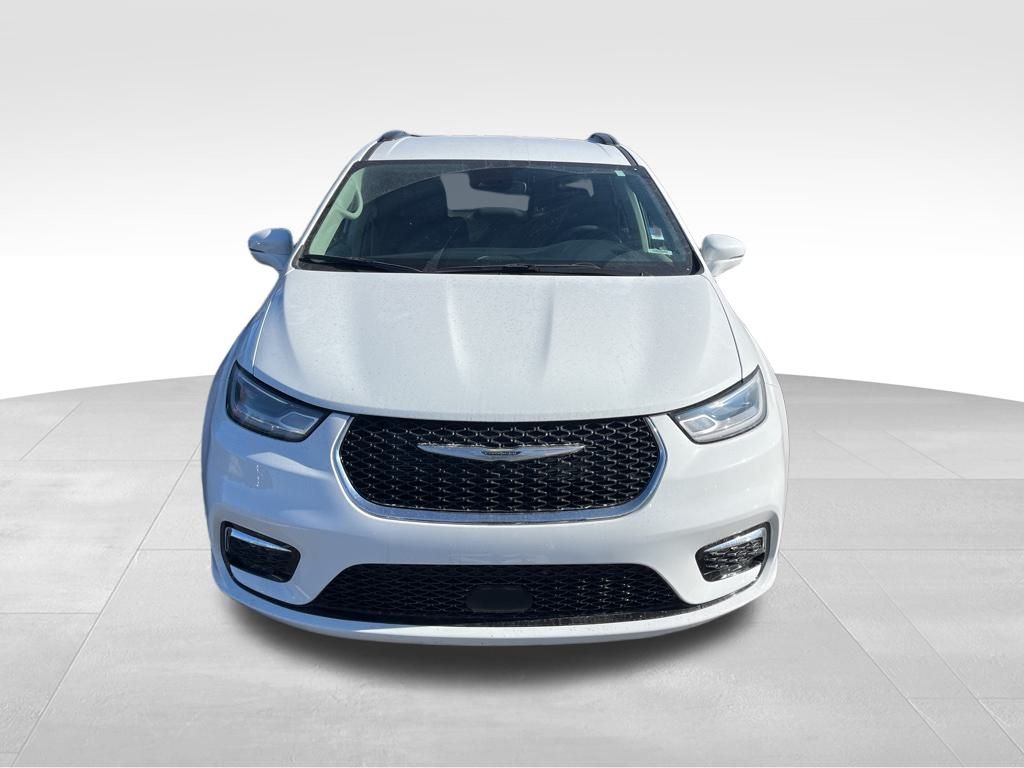 2022 Chrysler Pacifica Touring L photo 2