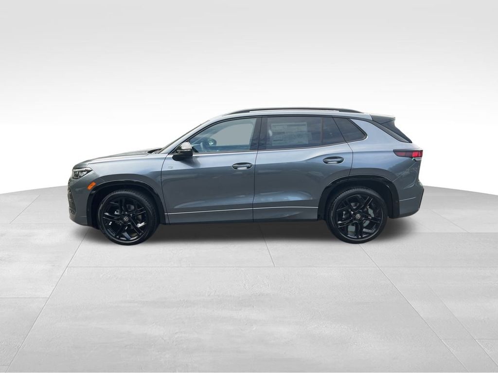 New 2025 Volkswagen Tiguan 2.0T SE R-Line Black SUV