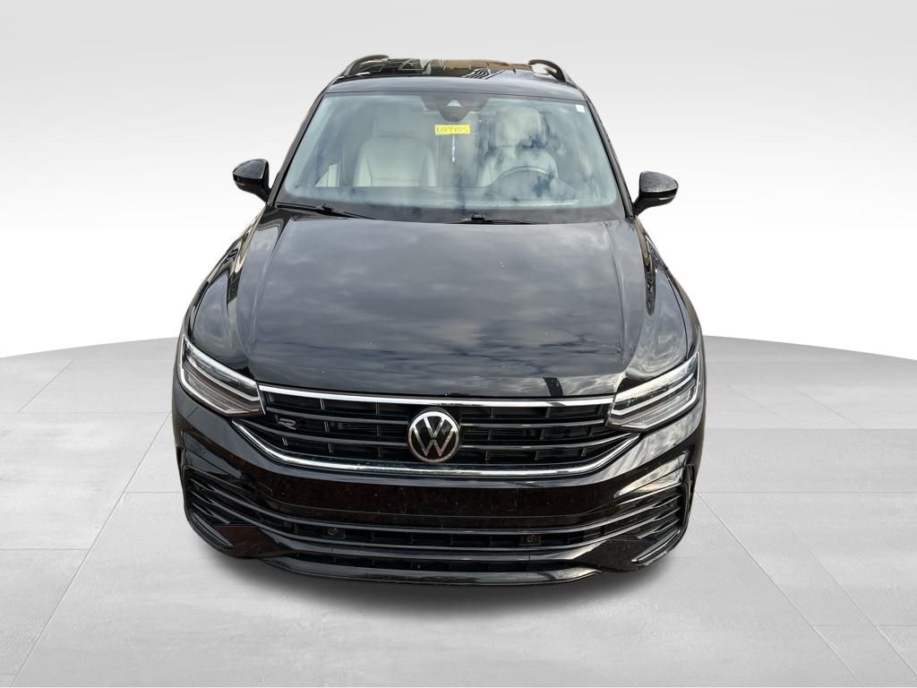 2022 Volkswagen Tiguan SE R-Line Black photo 2