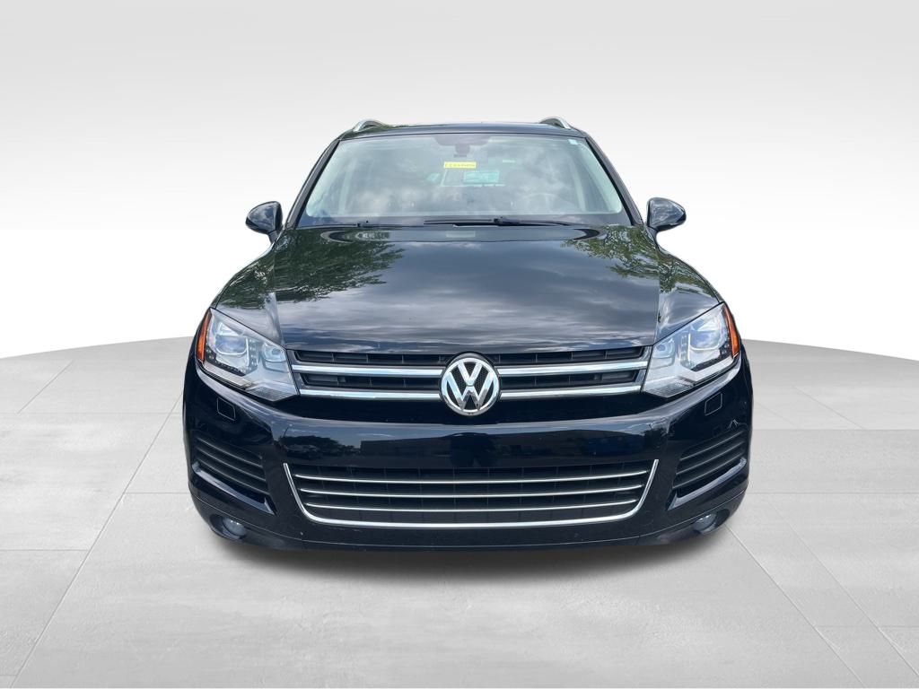 2014 Volkswagen Touareg TDI Lux photo 2