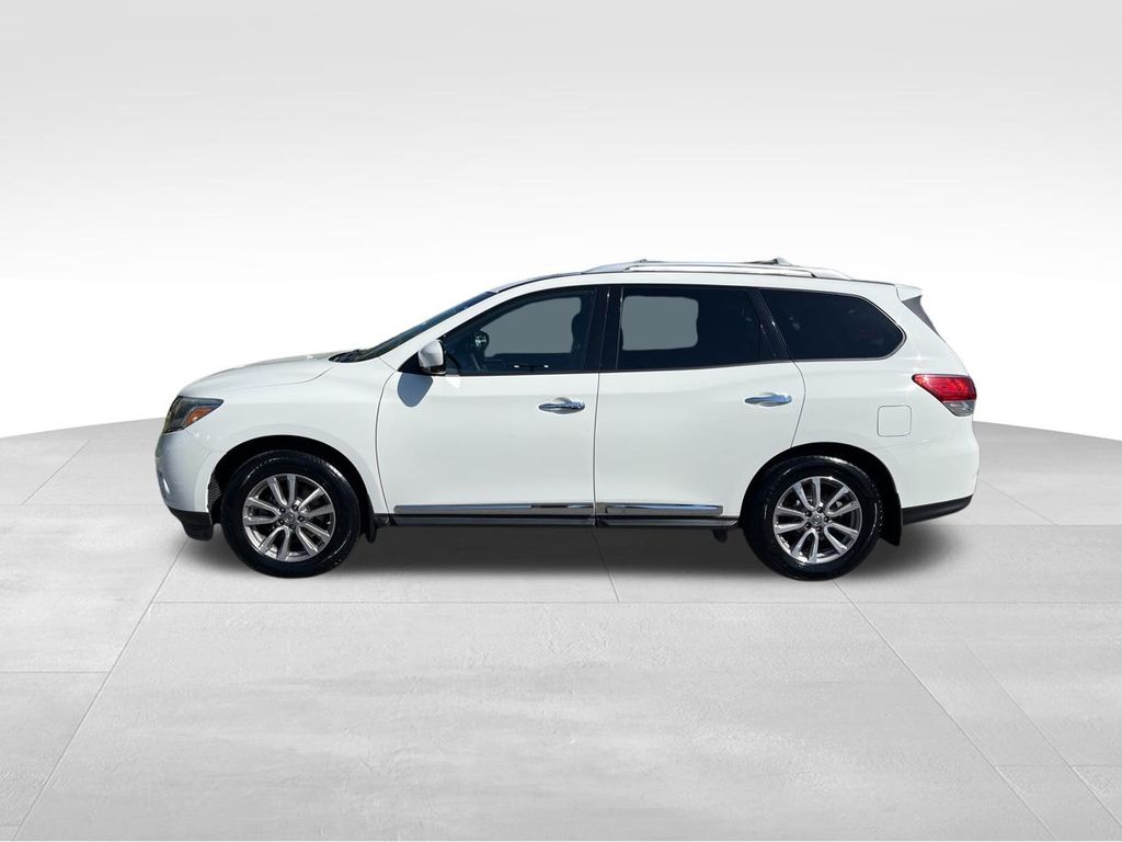 2016 Nissan Pathfinder SL photo 2