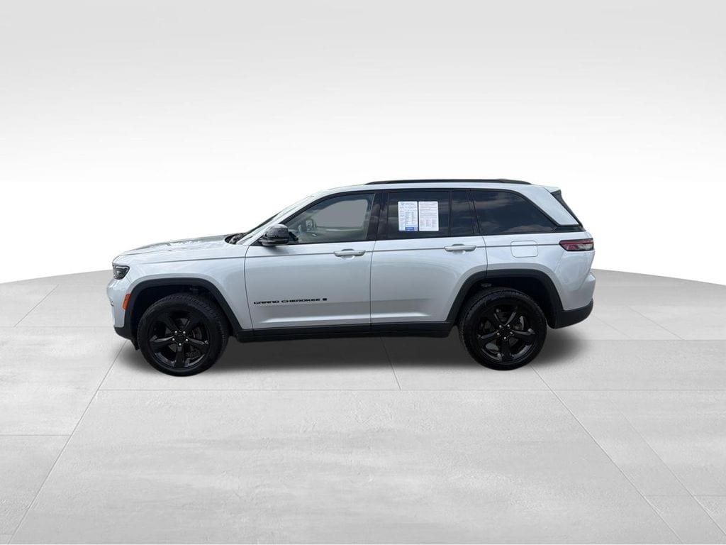 Used 2023 Jeep Grand Cherokee Laredo SUV