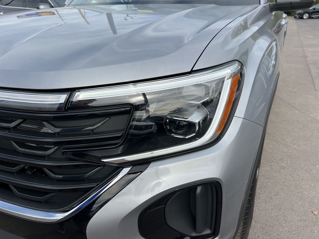 2026 Volkswagen Atlas Cross Sport SE w/Tech - Photo 9